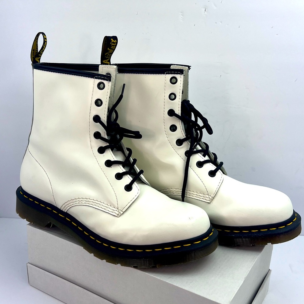 DR MARTEN PASCAL LACEUP ARMY STYLE BOOTS, UPPER LEATHER AIR WAIR SOLE, SIZE 11 - Picture 4 of 17